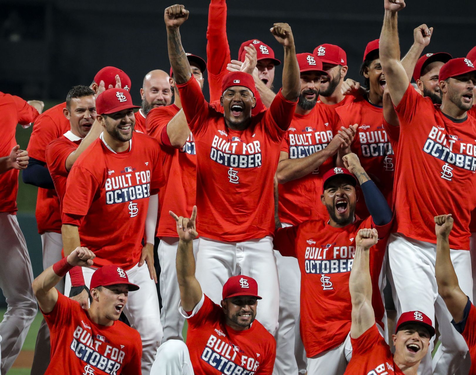 Cardinals clinch wildcard with 17th consecutive win